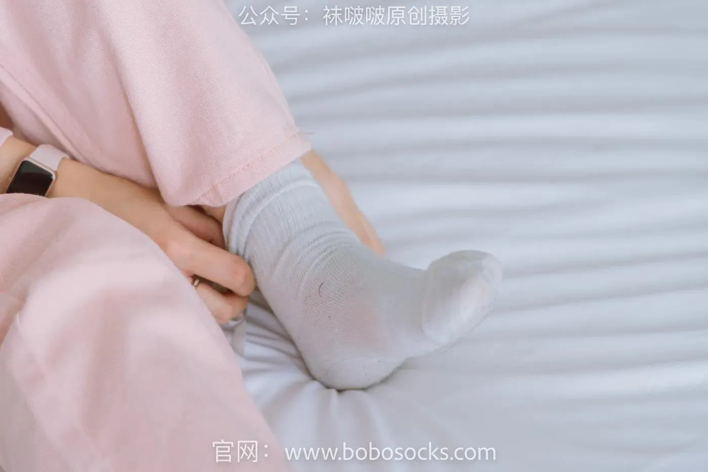 [BoBoSocks袜啵啵]NO.141 周周-运动鞋、白棉袜、裸足 [140P]插图3